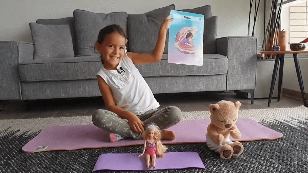Yoga para niños_ postura de la Ostra (Paschimottanasana)