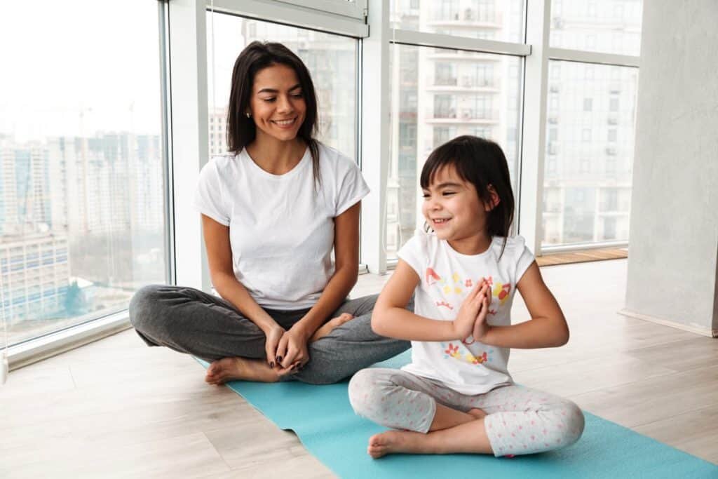 El-Yoga-infantil-como-metodología-de-enseñanza-aprendizaje-1024x683
