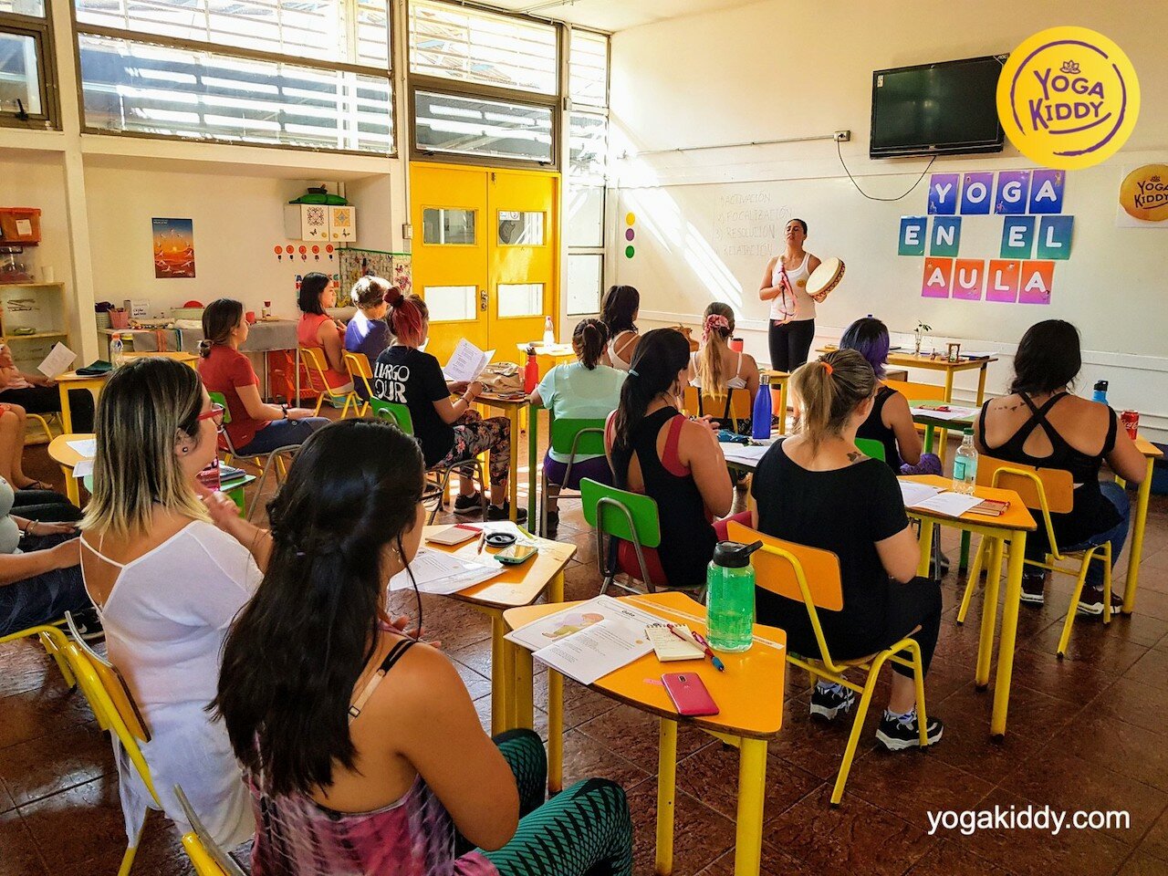 yoga en el aula sala de clase yogakiddy 0017