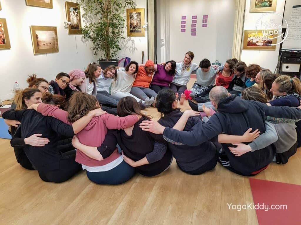 formation-yoga-pour-enfants-moniteur-paris-france-yogakiddy_1-1024x768