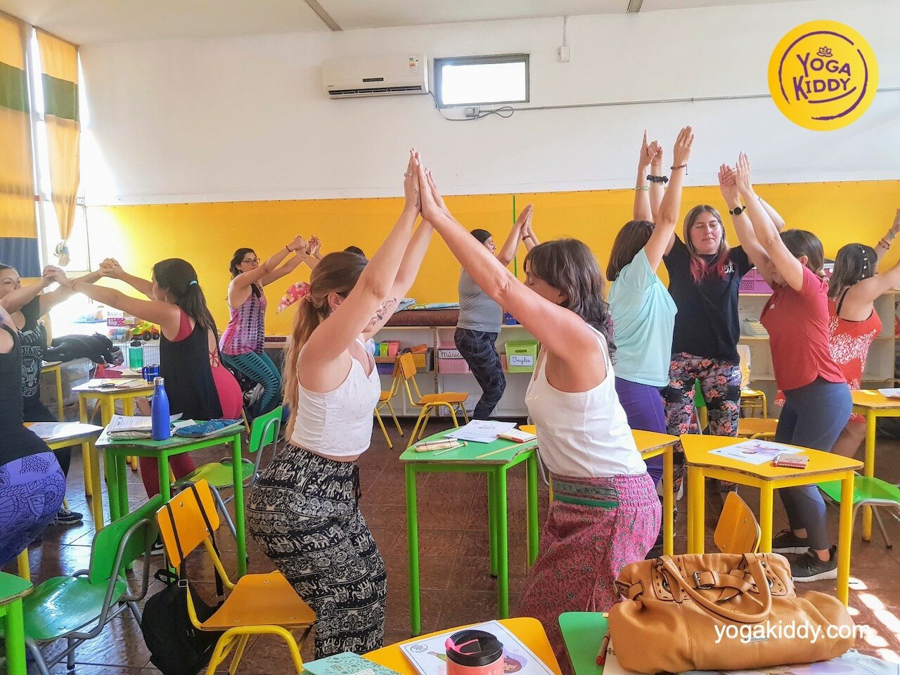 yoga en el aula sala de clase yogakiddy 0009