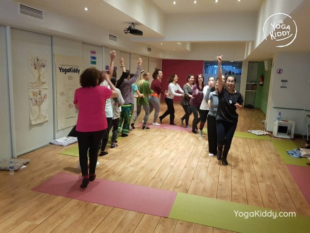 yoga-para-niños-barcelona-espana-formación-monitor-instructurado-profesor-yoga-infantil-yogakiddy_29-1024x768