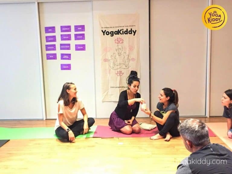 Yoga-para-niños-barcelona-españa-Formación-Internacional-de-Monitor-de-Yoga-Infantil-11-768x575