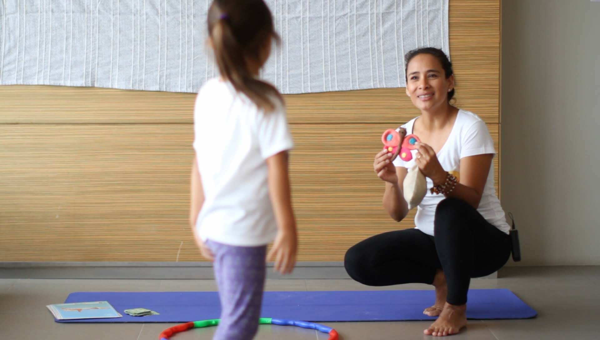 monitor de yoga infantil profesor facilitador