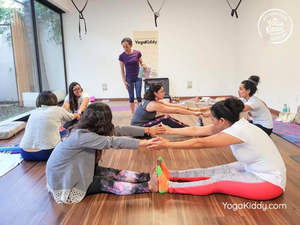 Formación-de-Yoga-para-Niños-en-Guadalajara-México-YogaKiddy-0142-1024x768